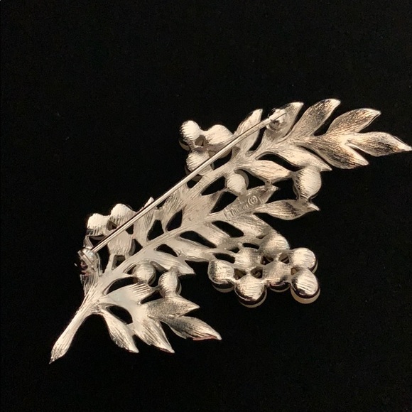 Mid Century Vintage Crown Trifari brooch - Picture 4 of 7